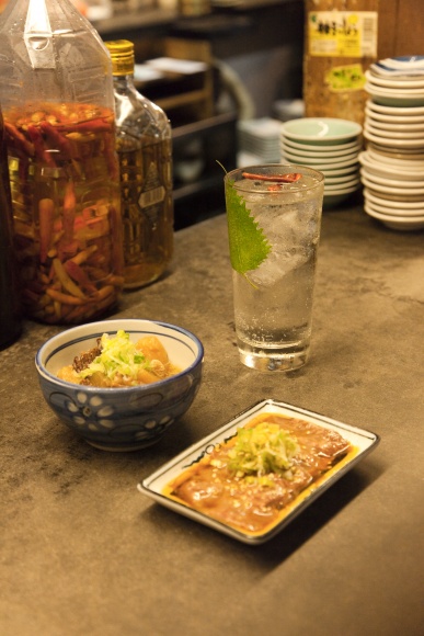店全体が「相席」になる、気軽な酒場。