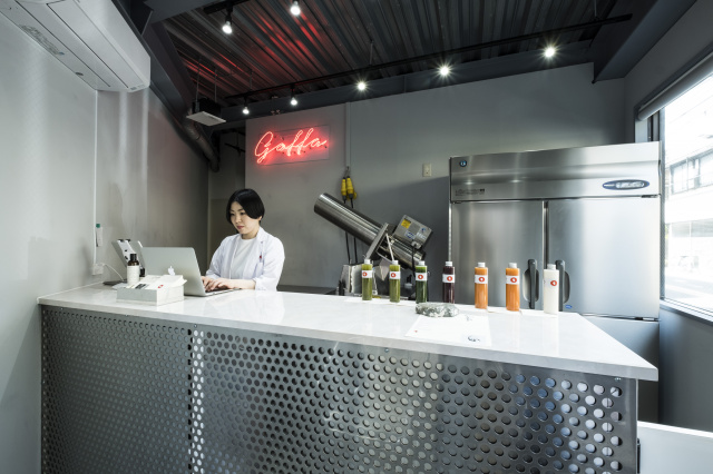 カウンセリングであなたに最適な1本をお薦め! ユニークなコールドプレスジュース専門店がオープン