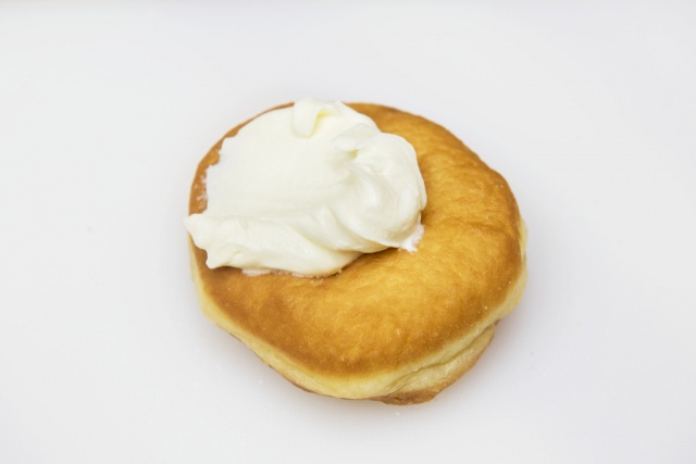 北海道産にこだわった揚げたてドーナツは、完売前に味わいましょう。