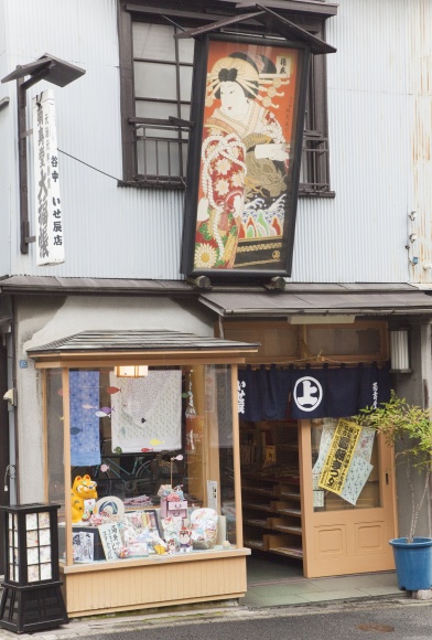 グラフィカルな千代紙と、出合う喜び。