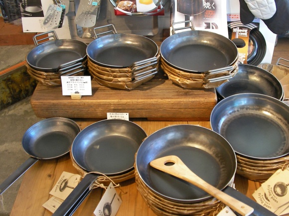 合羽橋に新しい風、老舗良理道具店。