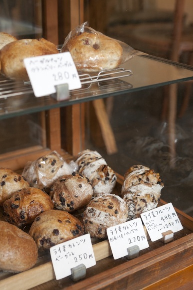 常連客に愛される町のパン屋さん。