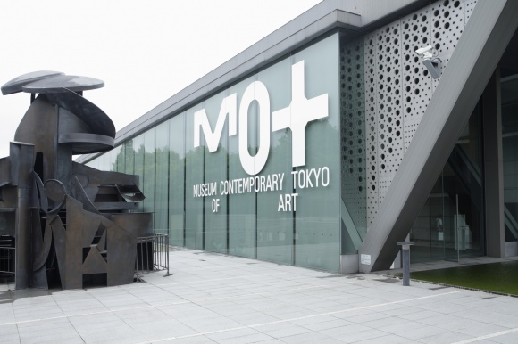 肌で感じる、現代アートの発信地。