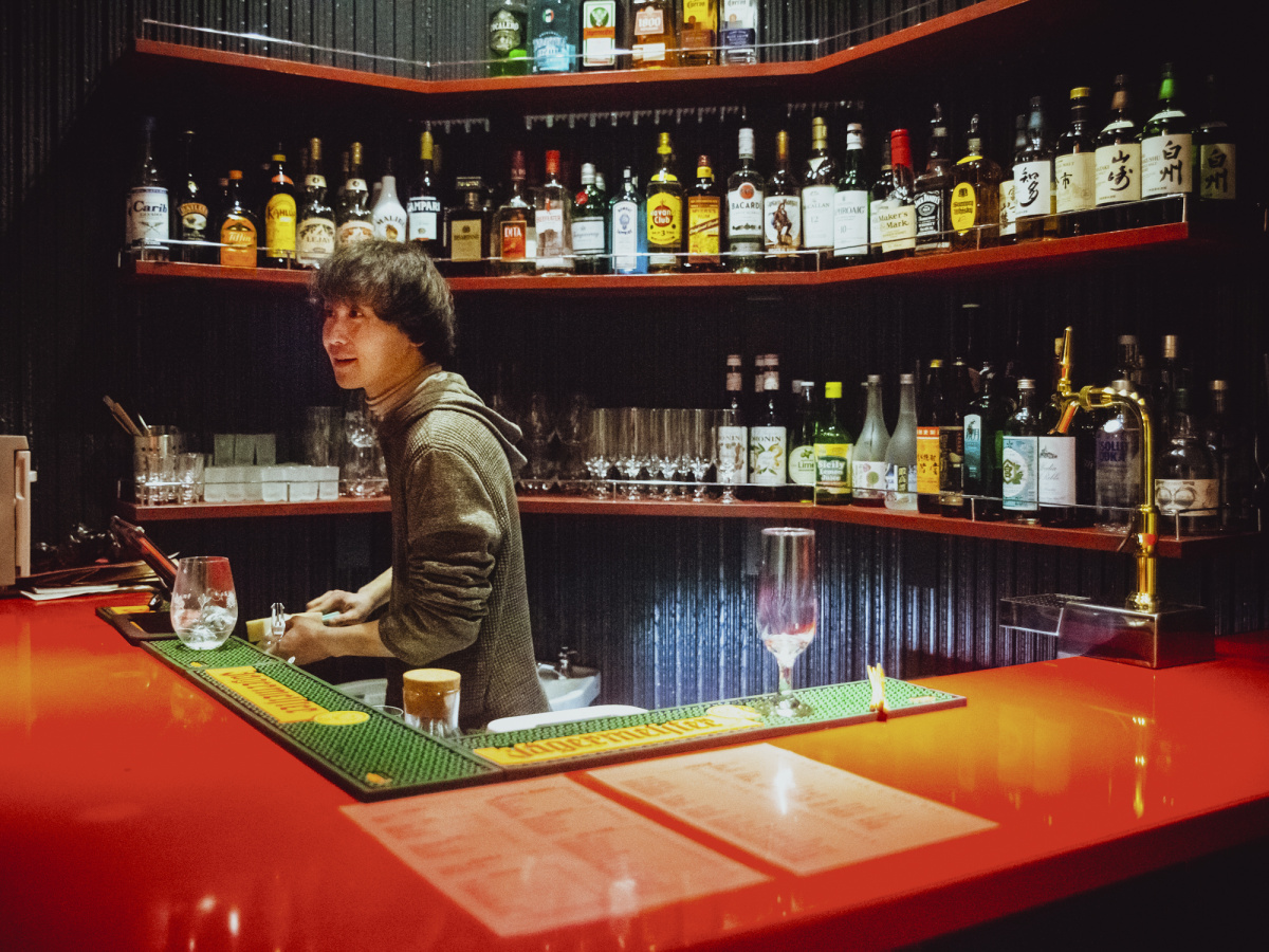 いま注目の歌舞伎町に生まれた「麦ノ音」で、生演奏とクラフトビールに酔いしれる一夜を。