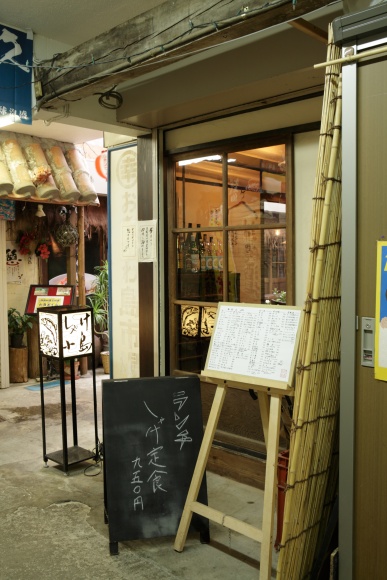 日本人の心を満たす、東京一の鮭定食。