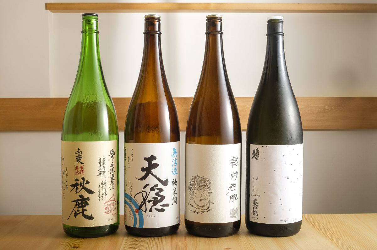 代々木上原の「そばと酒 えもり」にて、産地違いのそばと熱燗で粋な年越しを。