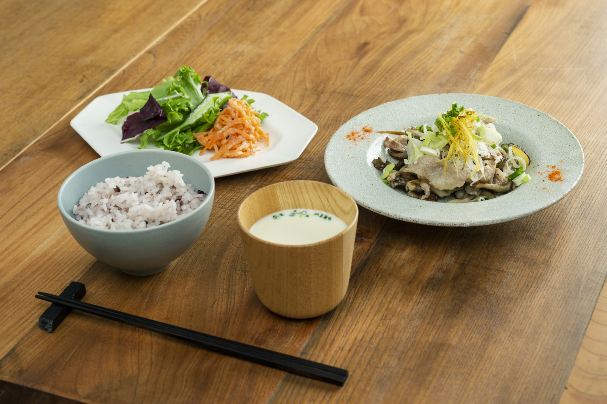 思わず通っちゃいそう! 砂肝や唐揚げと呑むクラフトジンにハマる店。