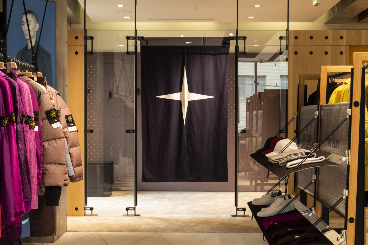 「ストーンアイランド」の日本初の旗艦店で、他にはちょっとないダウンを探して秋支度を始めましょう。