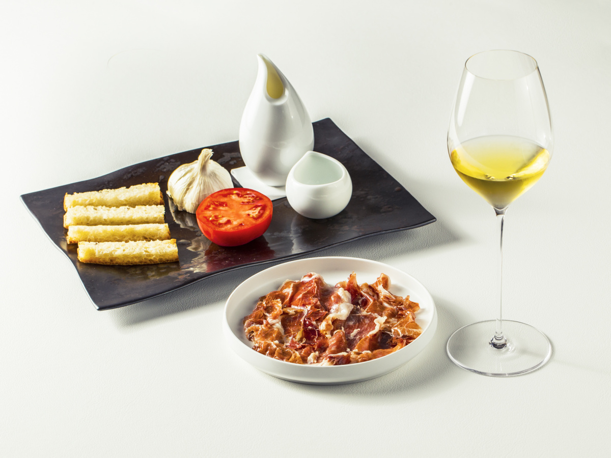 黒酢酢豚のカツサンド!! スペイン×中華の新境地「テクストゥーラ」で、ハイテンションな食を満喫。