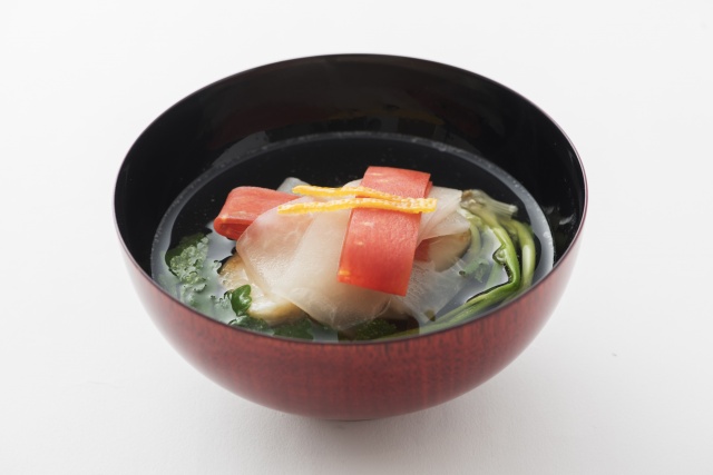 この“じっくり感”は完全予約制だからこそ。旬の料理と日本酒で日本の旨味を楽しみましょう。
