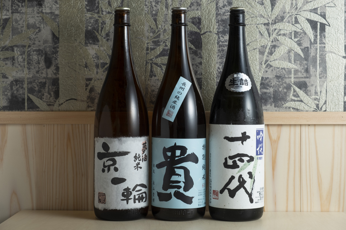 レアな「共水うなぎ」をあっさりしたタレで味わえる目白の新店で、辛口の日本酒とともに過ごす大人の時間。