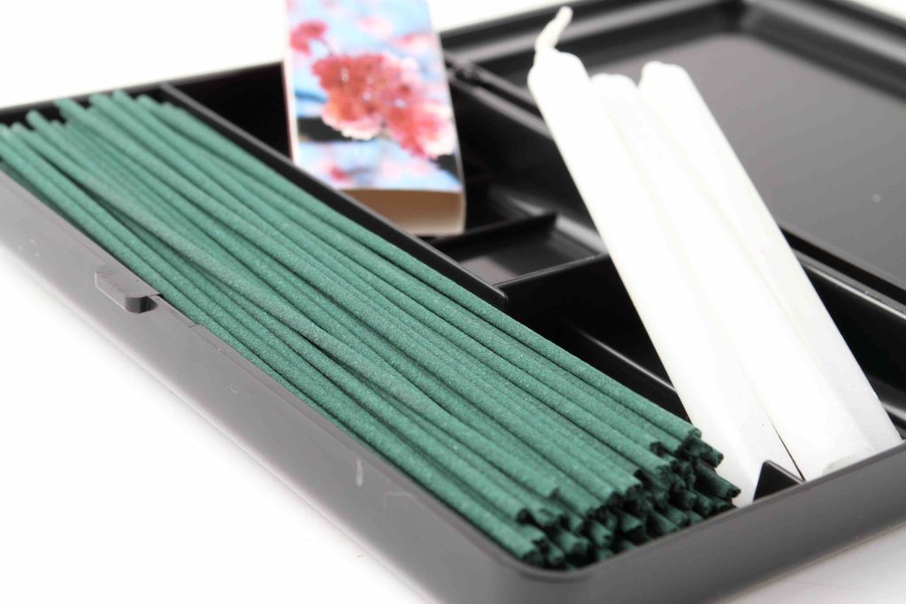 お盆　お墓参り　墓石クリーニング　Zehitomo