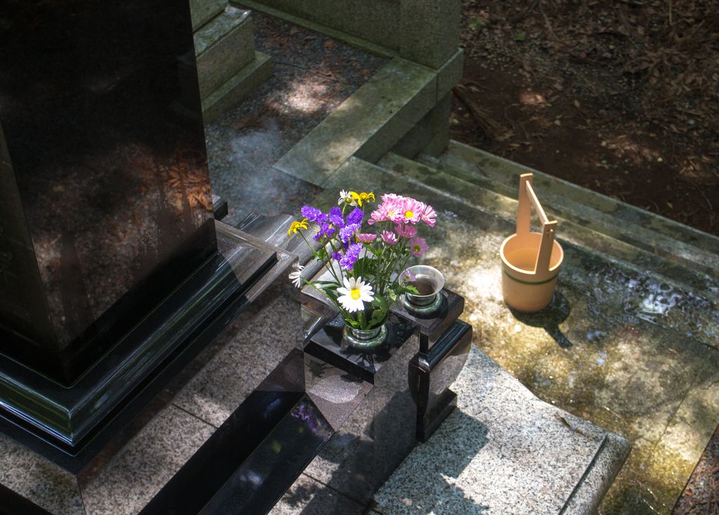 お盆　お墓参り　墓石クリーニング　Zehitomo