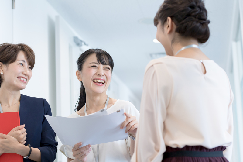 タートルネックは許容範囲内 企業説明会の服装マナー 就活市場