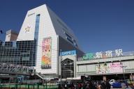 新宿駅の南口付近は一時、混乱