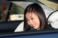 国際基督教大学に入学したことを天皇、皇后両陛下に報告し、皇居を出る秋篠宮家の次女佳子さま=2015年4月2日、皇居・半蔵門、井手さゆり撮影