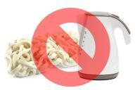 電気ケトルでうどんをつくるのは危険です