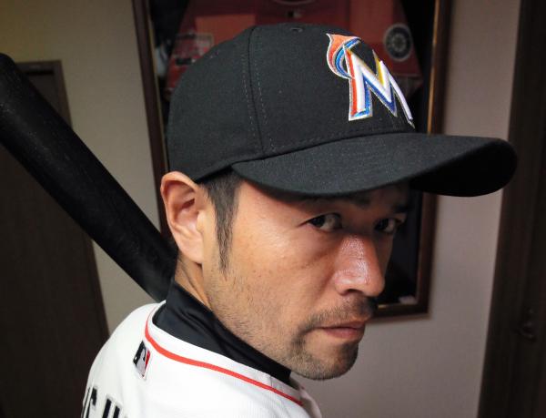 イチロー選手の物まね芸人ニッチロー’さん。「しぐさをまねるのは誰にでもできる」と語る＝東京都渋谷区、堀英治撮影