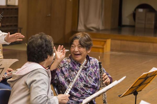オーボエ 花田昌江(マーサ) トミーとは夫婦で、楽団の中でも空気を読まない(いい意味で)、明るい花のあるキャラクター。