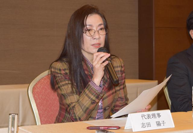 今年2月に開いた報道機関向け報告会で話をする第三者委員会の志田陽子・代表理事(武蔵野美術大学教授)=高野真吾撮影