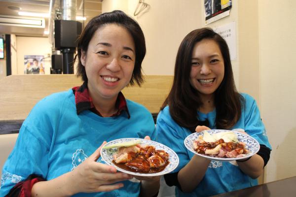 鶏焼き肉店「のぼやん」の「ひね鶏」と「若鶏」の肉