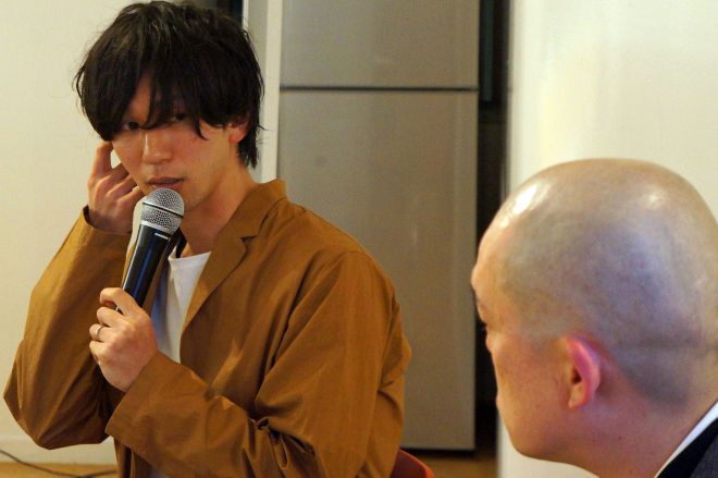 新卒で入社した会社員時代を赤裸々に語るカツセさん=水野梓撮影