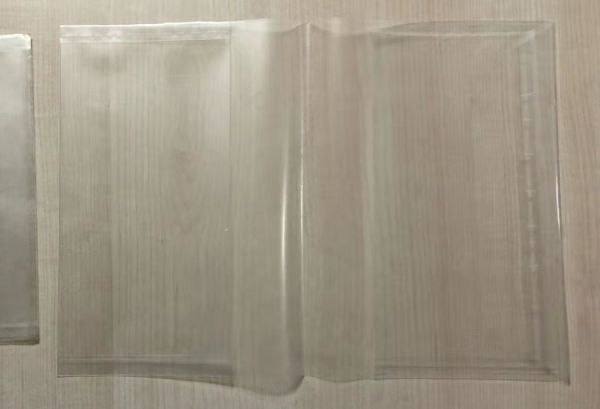 無地透明のプラスチックカバー