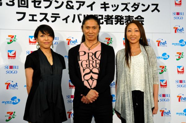 「TRF」のダンサーSAMさん、ETSUさん、CHIHARUさん=2014年6月1日