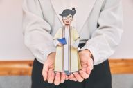 片桐仁がペーパークラフトに！　今をスマートに生きる「胃人」とは