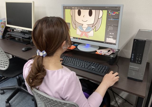 27歳女性利用者の作業中の様子=ビルド提供