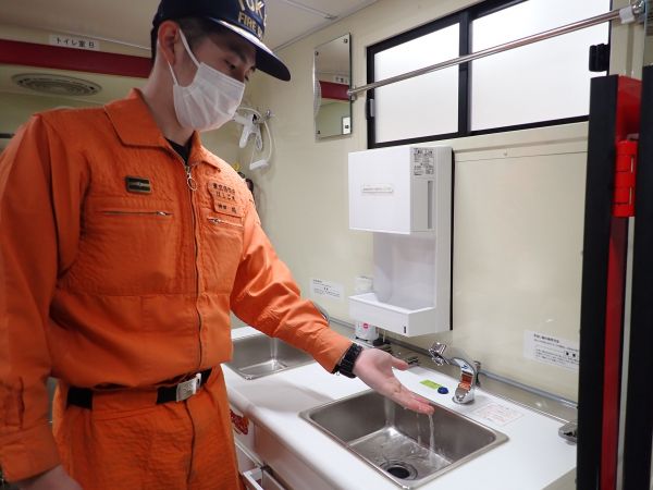 トイレカーの内部には洗面台もある