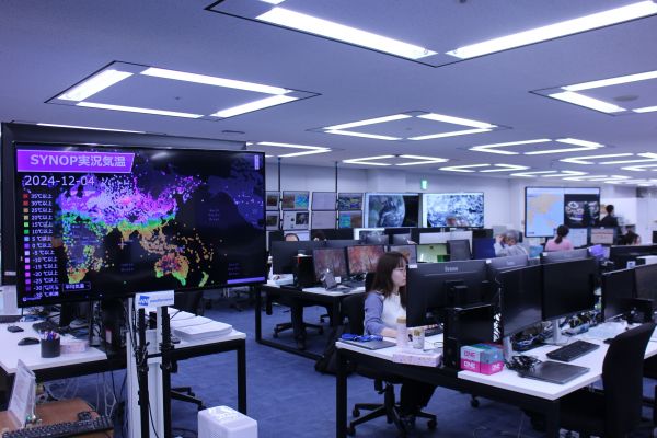 ウェザーニューズでは24時間365日、予報業務を行っている
