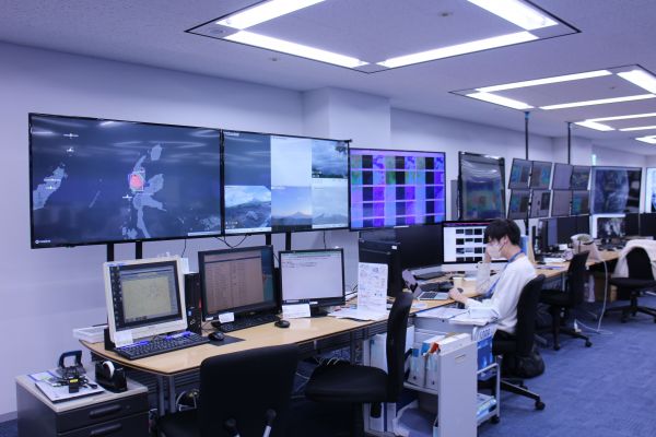 ウェザーニューズでは24時間365日、予報業務を行っている