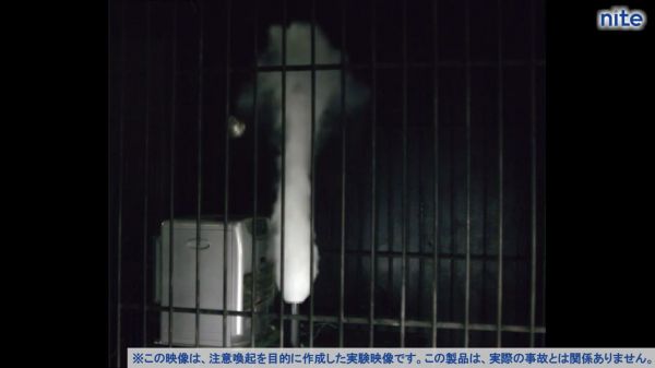 ガスの出を良くしようとカセットボンベをヒーター前に置いたため、破裂してしまった事故の再現映像