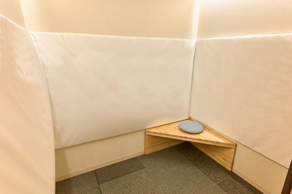 「雪」の部屋。靴を履いたまま使えます