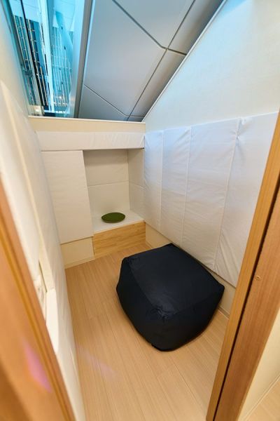 「月」の部屋。靴を脱いで入ります