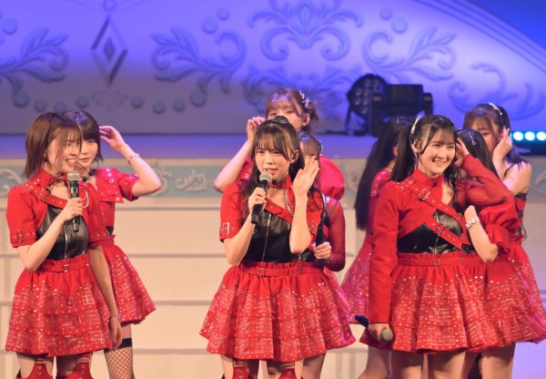 「対バン」中、MCで話す渋井美奈さん
