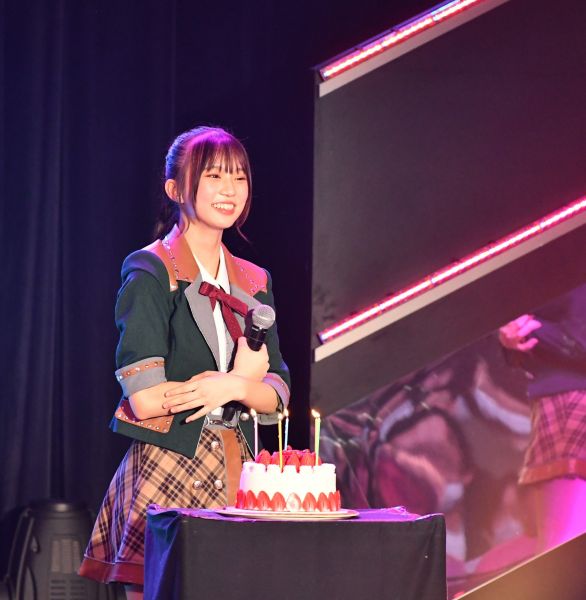 HKT48劇場で行われた渋井美奈さんの生誕祭=2024年4月、福岡市
