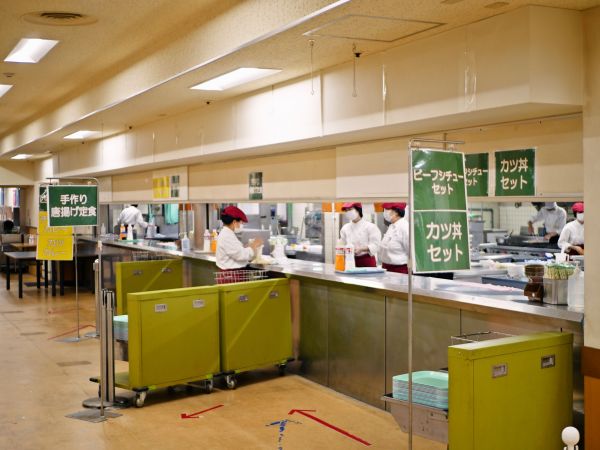学生でにぎわっていた青山学院大学の食堂