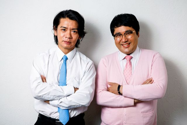 お笑いコンビのマヂカルラブリー。野田クリスタル（左）と村上＝2021年、槌谷綾二撮影
