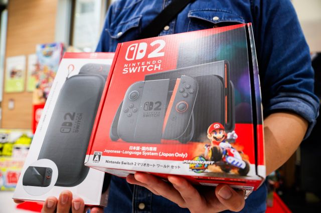 任天堂の新型ゲーム機「スイッチ2」=2025年6月5日、大阪市浪速区、大山貴世撮影