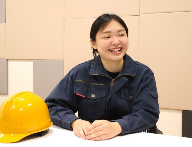 「ライブがあると思うと、それだけで仕事を頑張れます。芸人仲間に会えるのもいい息抜きで、心の支えになっています」と話すえぐろさん＝筆者撮影