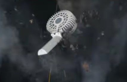 ハンディファンのバッテリーが破裂する事故の再現映像の一場面