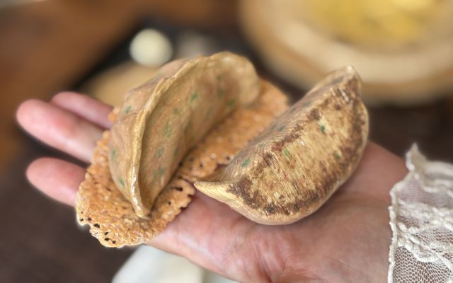 餃子の裏の焼き色にもこだわりました