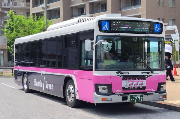 ラッキーセブン尽くしの「シャトルセブン」。ナンバープレートは777になっている