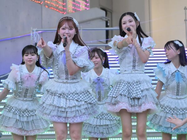 ともに初選抜の山内祐奈さん(左)と猪原絆愛さん=2025年7月、東京・お台場