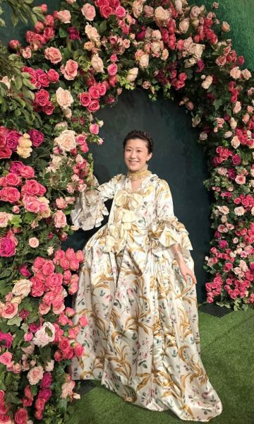ドレスの柄まで再現度が高い!