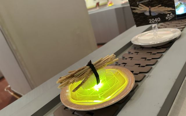 「プレミアム干し草の寿司」（2040年）