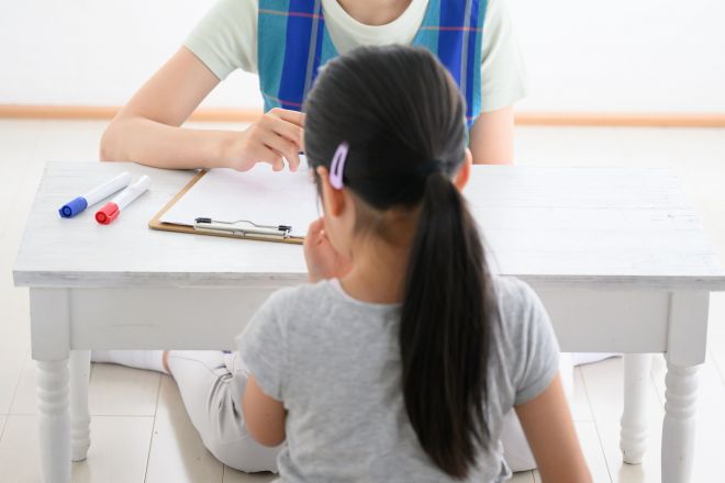 発達障害の当事者を取材してきた記者は、ある特性が「障害」となるかならないかは、社会や周囲の環境のありようによって変わりうると感じています