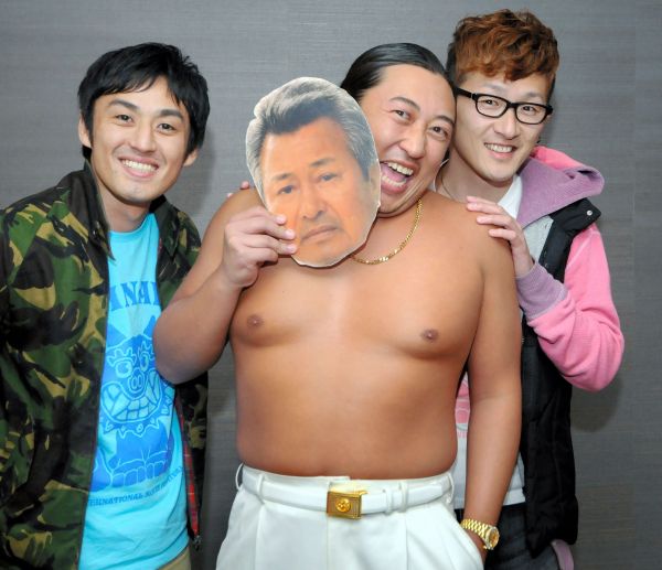 ロバートの３人。右から馬場裕之、秋山竜次、山本博＝2014年、中井征勝氏撮影